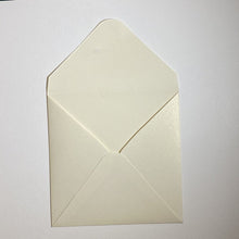Load image into Gallery viewer, Merida Cream V Flap Envelope   160