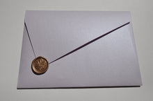 Load image into Gallery viewer, Kunzite Asymmetrical Envelope
