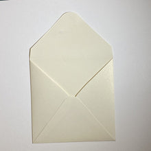 Load image into Gallery viewer, Merida Cream V Flap Envelope   160
