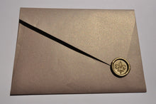 Load image into Gallery viewer, Kraft Asymmetrical Envelope
